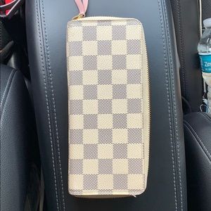 Louis Vuitton Barely usedwallet